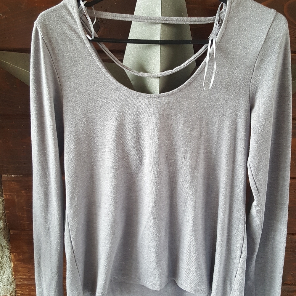 Very sexy long sleeve hi/low top